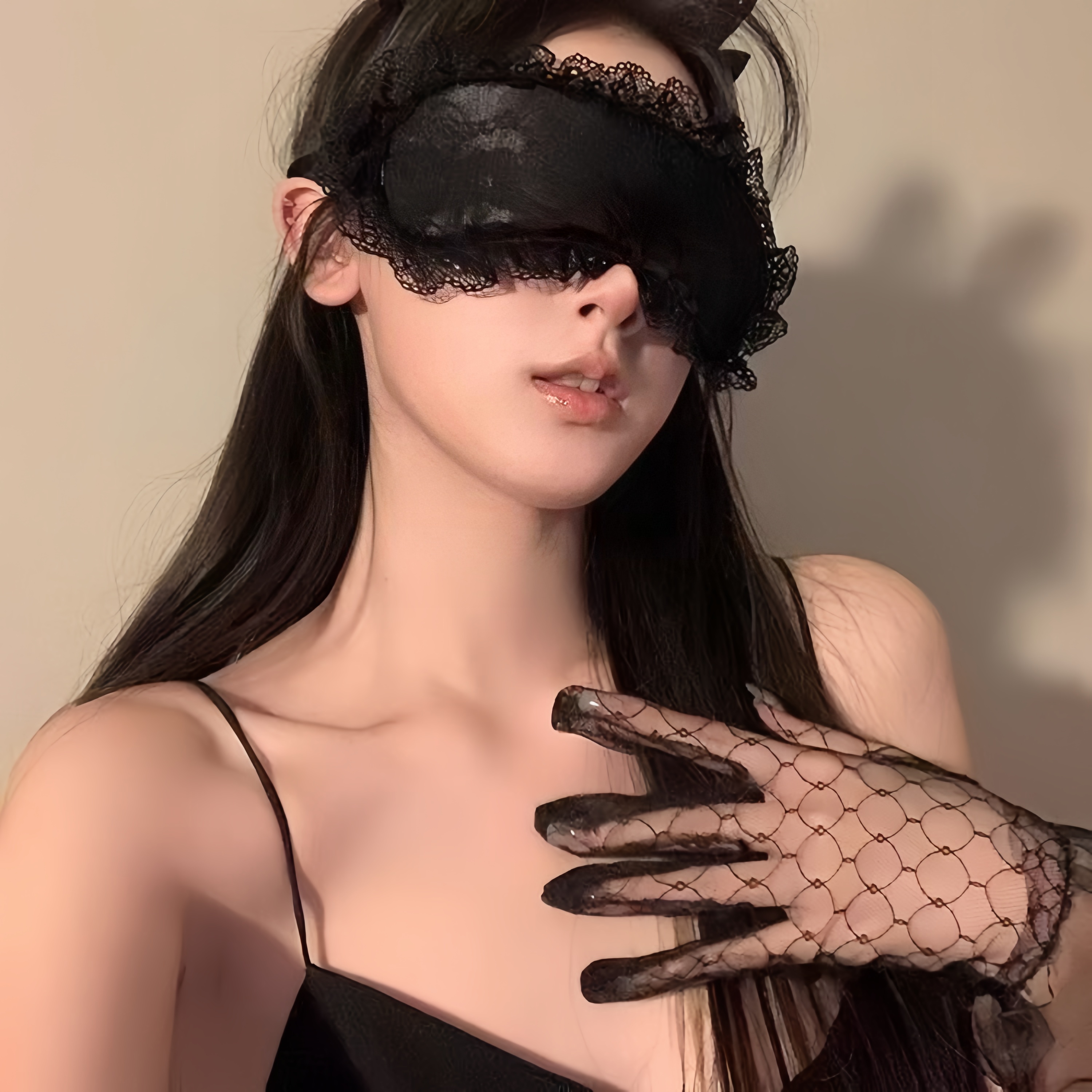 这眼罩一戴上，御姐氛围感就有了