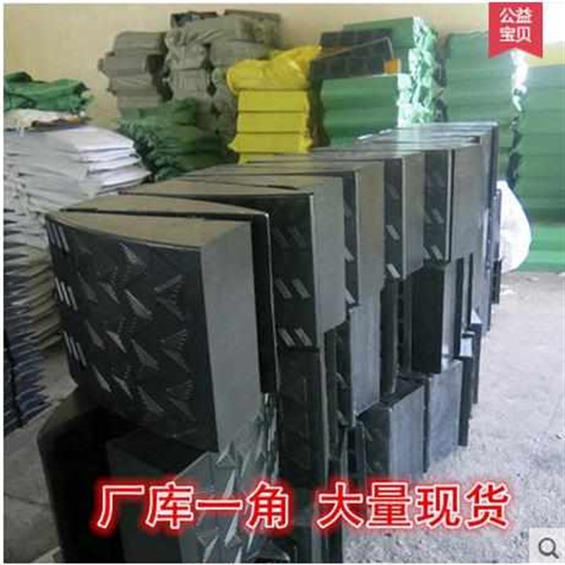 橡胶斜坡垫上坡垫马路牙子台阶板路沿坡三角垫汽车爬坡垫19CM高