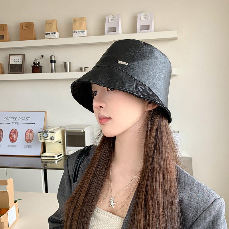 韩版金属标双面渔夫帽女