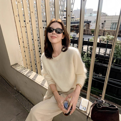 /25秋季新款女装95羊毛5山羊绒 一体机拉绒宽松针织衫
