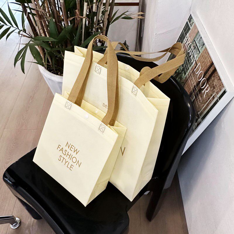 米色加厚无纺布手提袋服装店购物袋定制定做带暗扣