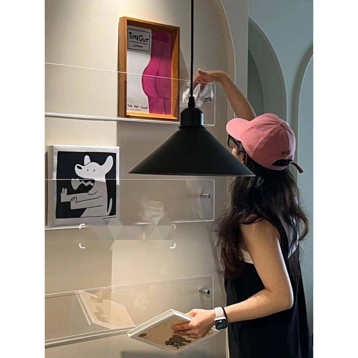 in创意彩色透明亚克力书架报纸和杂志墙装饰壁挂式儿童图片书架