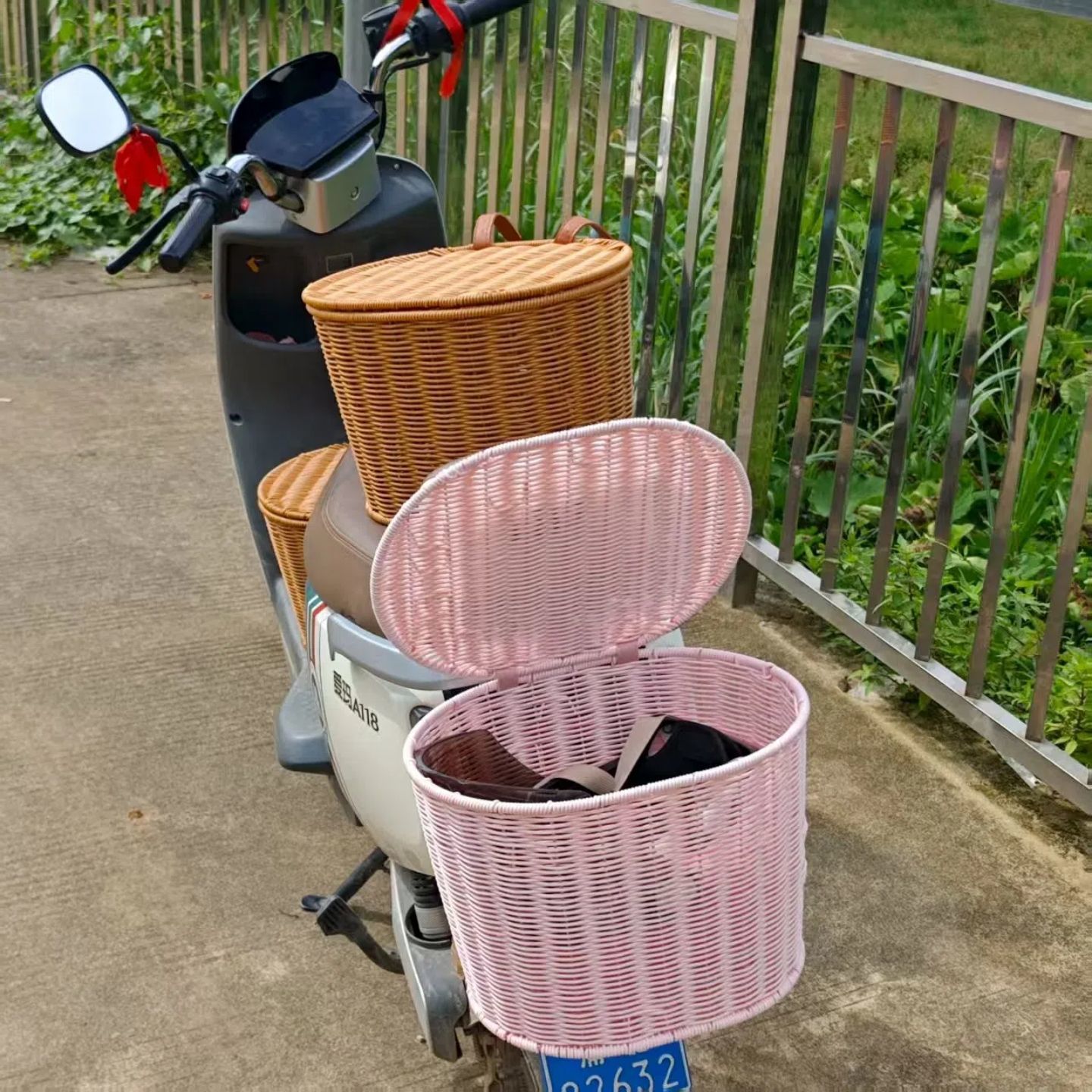 电动车后置筐大号带盖头盔