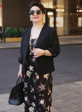 向红同学大码女装2026新款利落简约风尚黑色中袖西装外套女WT068