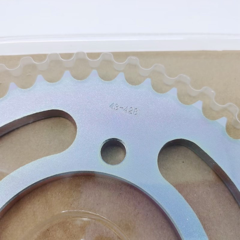 适用铃木摩托d车配件悦酷GZ150-A电喷太子GZ150-E牙盘链轮链条套