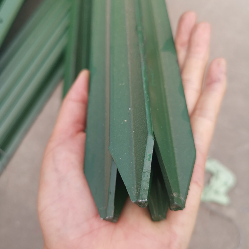 护栏网防护网支架柱子牛栏网镀锌铁J丝网勾花围栏实心立柱