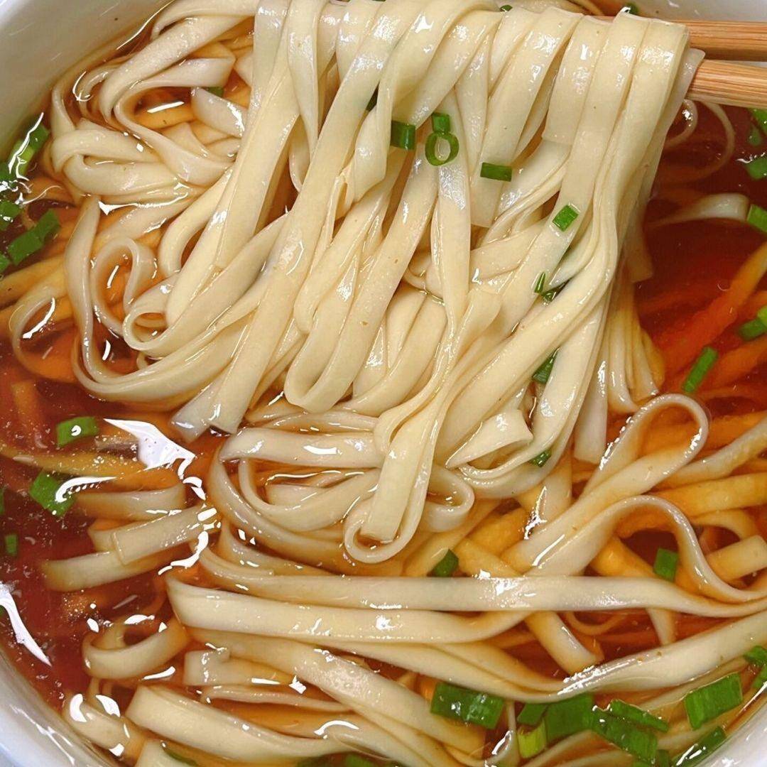 贵州凉面纯麦香贵州特产正宗碱水面条厂家麦子面自制挂面凉面