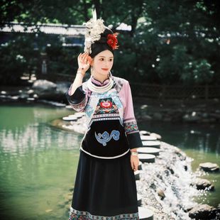 新款布依族印花苗族少数民族秋冬服饰民族演出服旅拍写真摄影套装