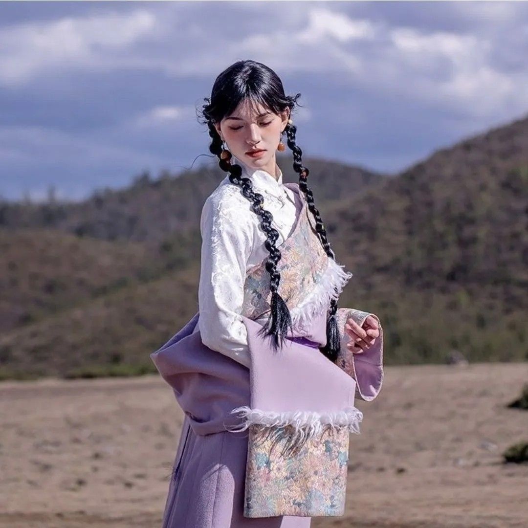 新款藏族藏式服装藏袍女紫色套装