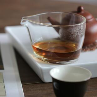 半闲甄选小众定制日式高硼硅耐热玻璃片口分茶器极简随型公道茶杯