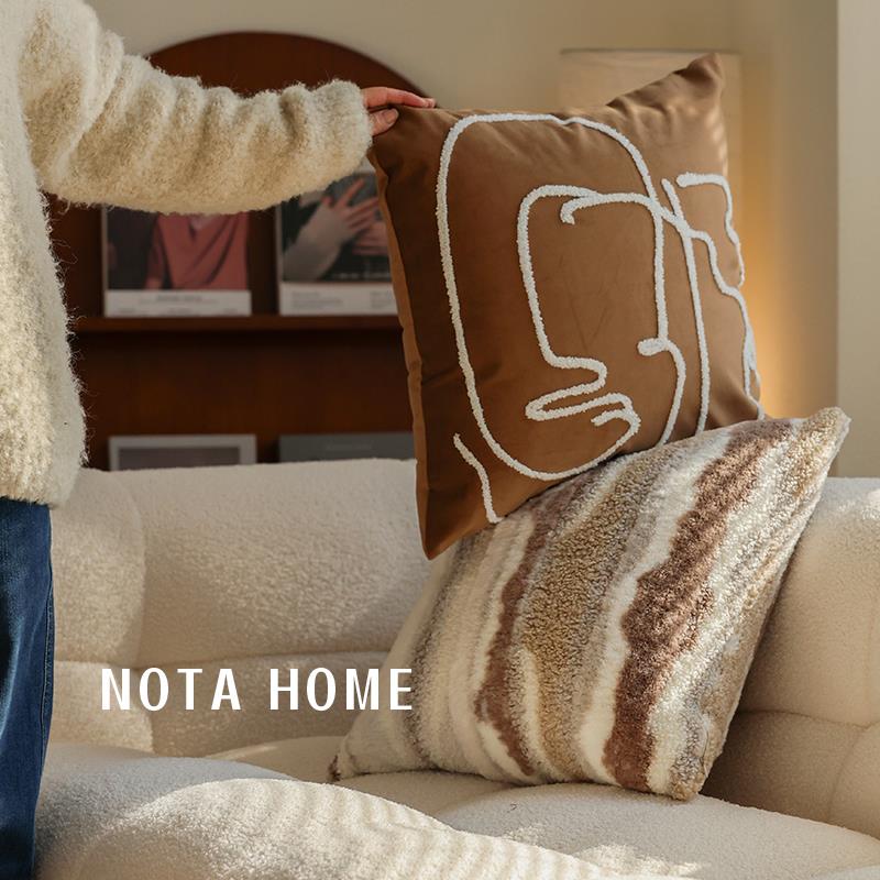 中古毛绒抱枕深色北欧风靠枕客厅沙发轻奢高级感靠垫车载抱枕枕芯