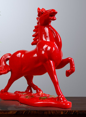 陶瓷红马摆件家居客厅办公室工艺品摆设马到成功大红色唐三彩马