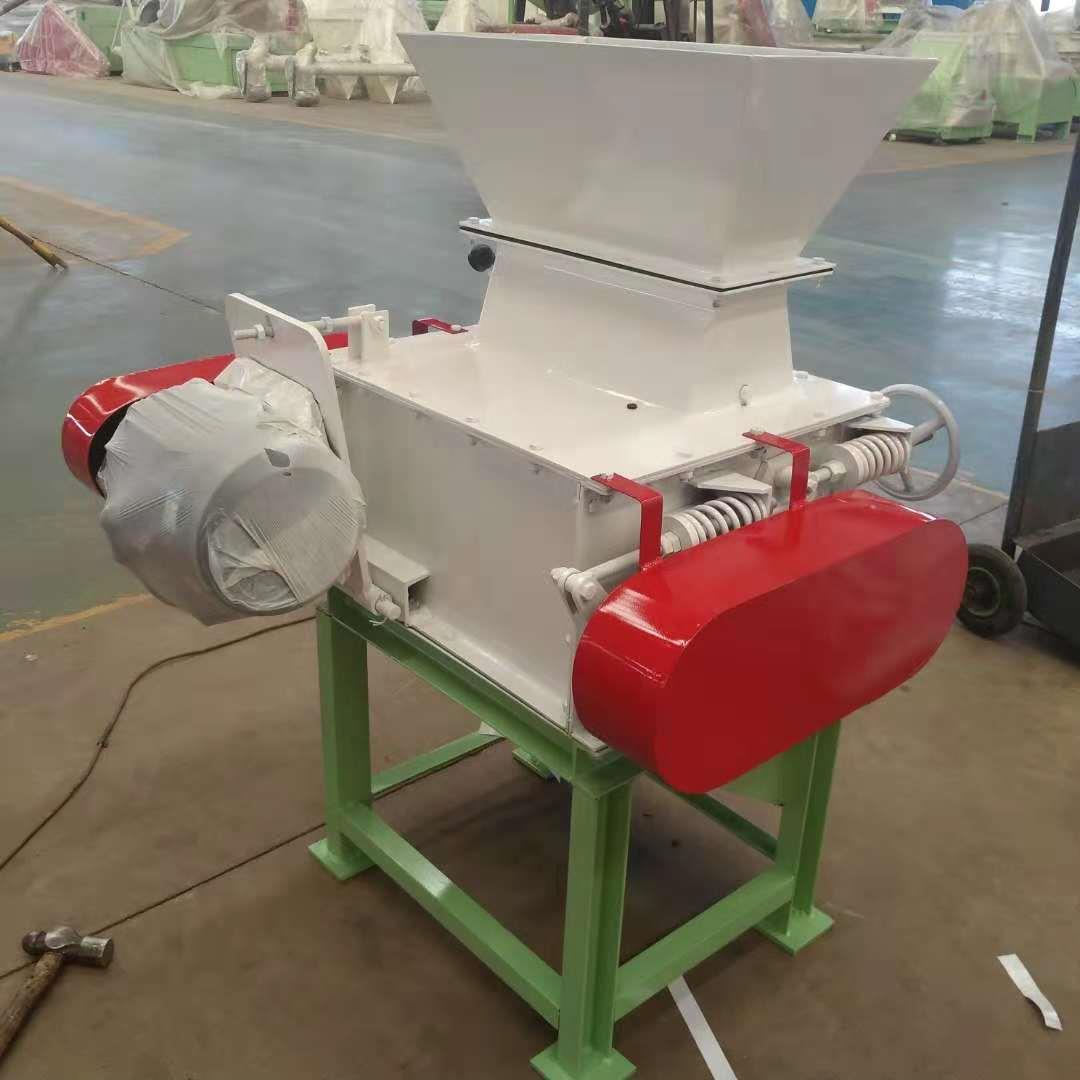 家用小型饲料设备对辊破碎机颗粒饲料破碎设备粮食玉米破碎机