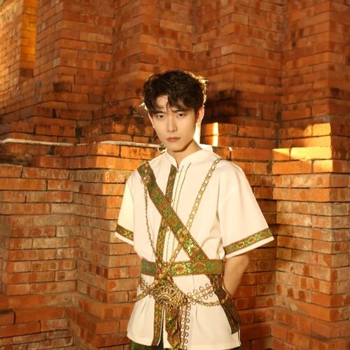 西双版纳傣e族民族服装泰版男款套装拍照旅游舞台表演服