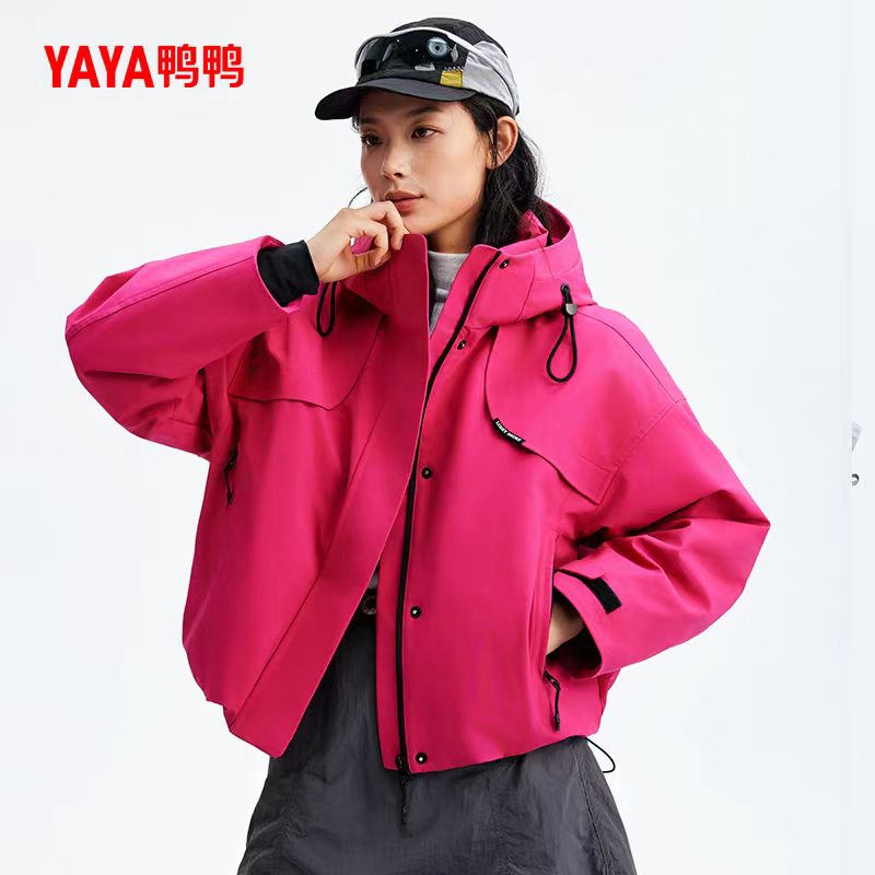 鸭鸭羽绒服女款2025年冬季新款连帽时尚短款休闲宽松保暖显瘦外套