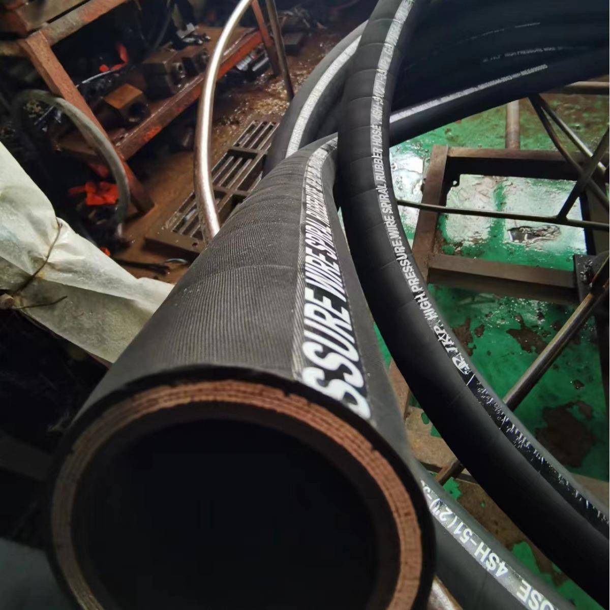 矿用高压耐磨钢丝编织高压风胶管高压胶管扣压式液压胶管高压油管