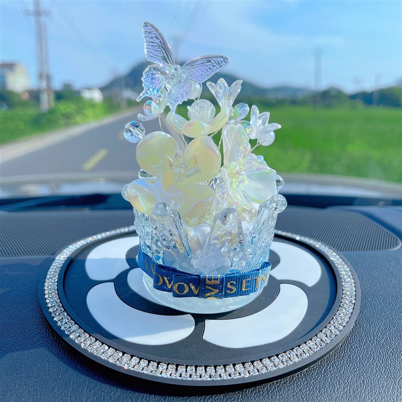 宝藏蝴蝶摆件香薰珍珠水钻汽车扩香石香水摆件车载中控台装饰车用