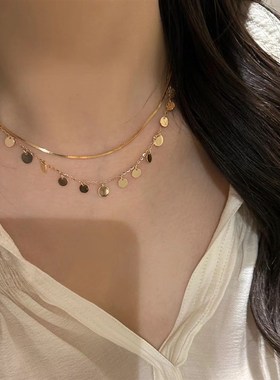 轻奢高级感e波光粼粼复古蛇骨链双层圆片吊坠流苏项链夏天颈部配