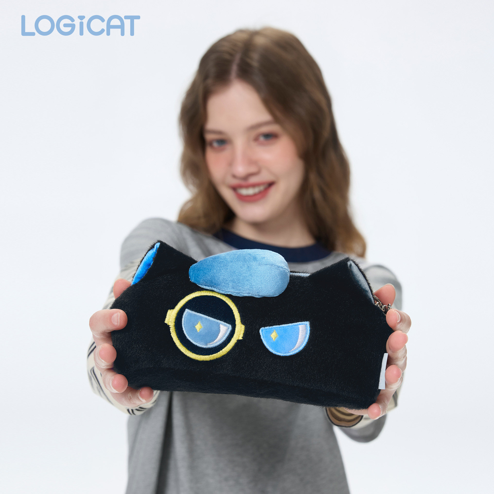 LOGICAT猫咪毛绒笔袋高颜值开学大容量文具袋多功能创意收纳袋