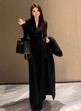 黑色v针织连衣裙子2025秋季新款大衣修身显瘦御姐小众长裙