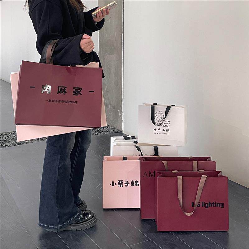 高级购物服装店纸袋UV彩印女装包装袋衣服美容院礼品手提袋子定制