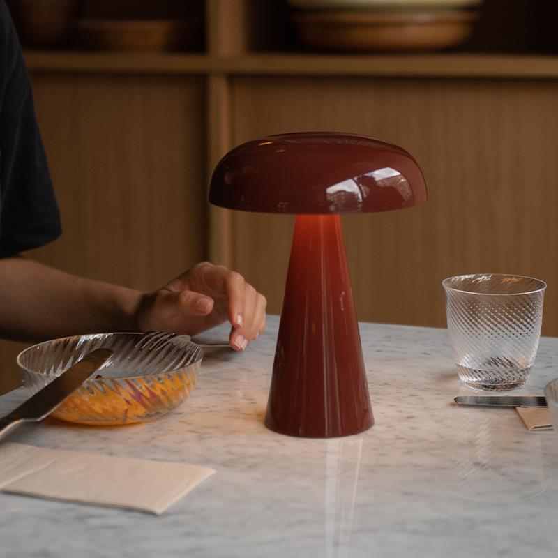 sort丹麦&Tradition北欧复古灯无线充电调光台灯简约创意设计