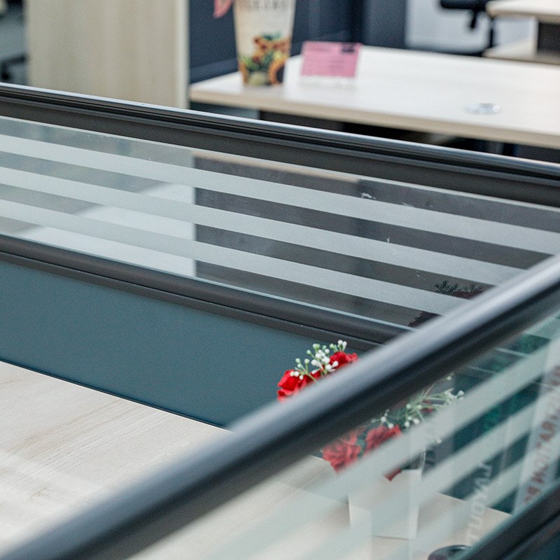 现代简约办公卡位工位职员办公桌 4人位带抽屉屏风办公桌工程承接