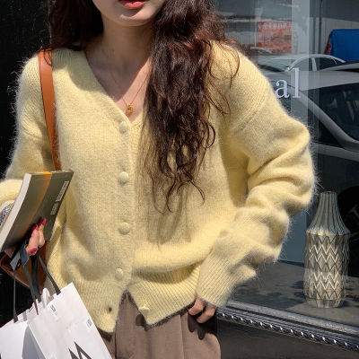 鹅黄色v领短款毛衣外套女