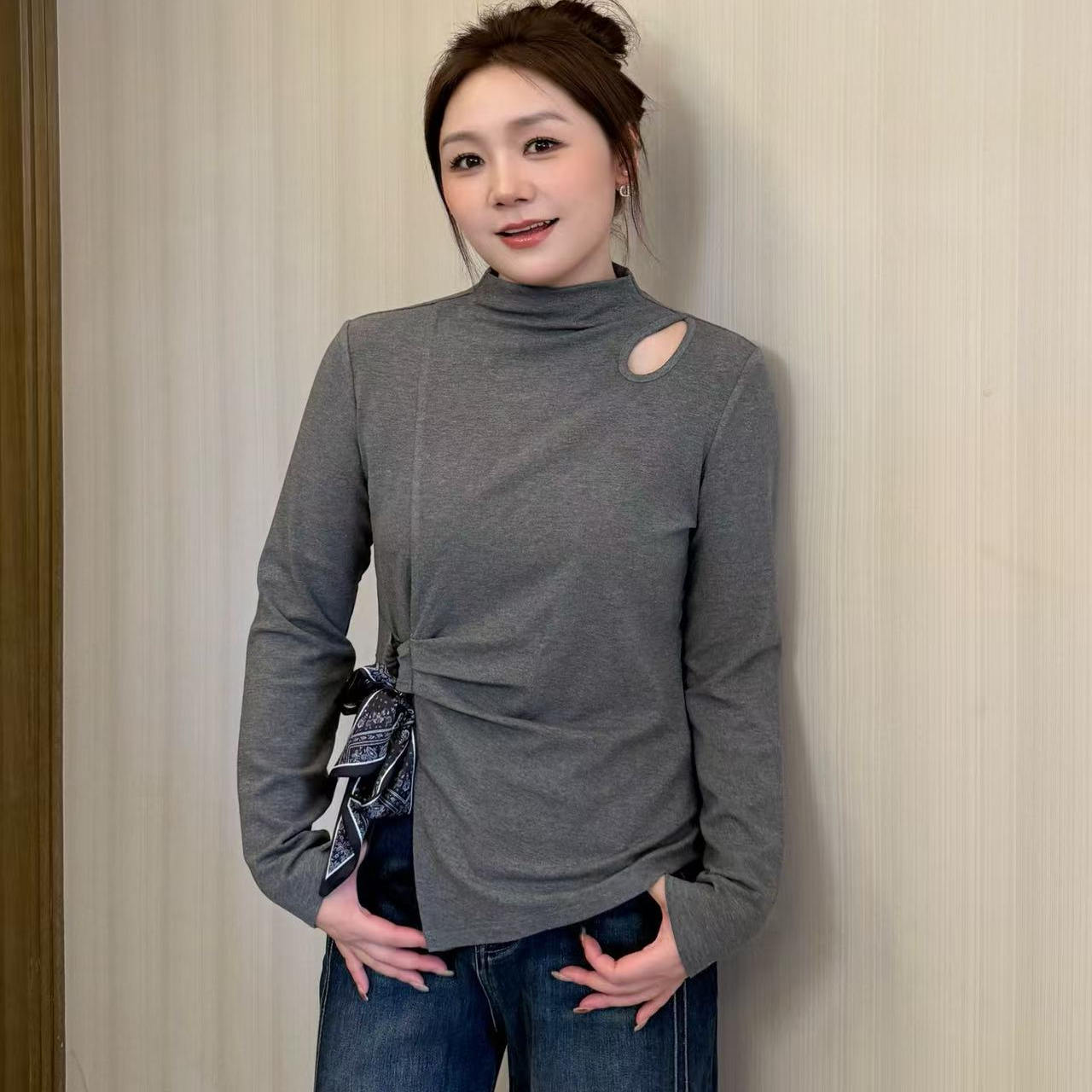 NANJIE/楠姐【理想型】时尚设计感不规则系带半高领上衣XNS6649