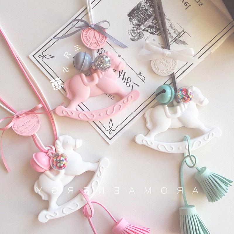 ins木马汽车挂件车载香薰扩香石挂饰车内吊饰后视镜吊坠装饰女神