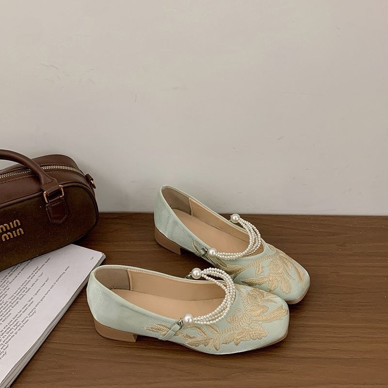 搭配旗袍的鞋子舒服不累脚的鞋子女士舒服凉鞋巨好看银色单鞋珍珠