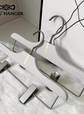 KH高端实木衣架白色高档西服大衣衣挂轻奢高级衣柜衣帽间木质衣撑