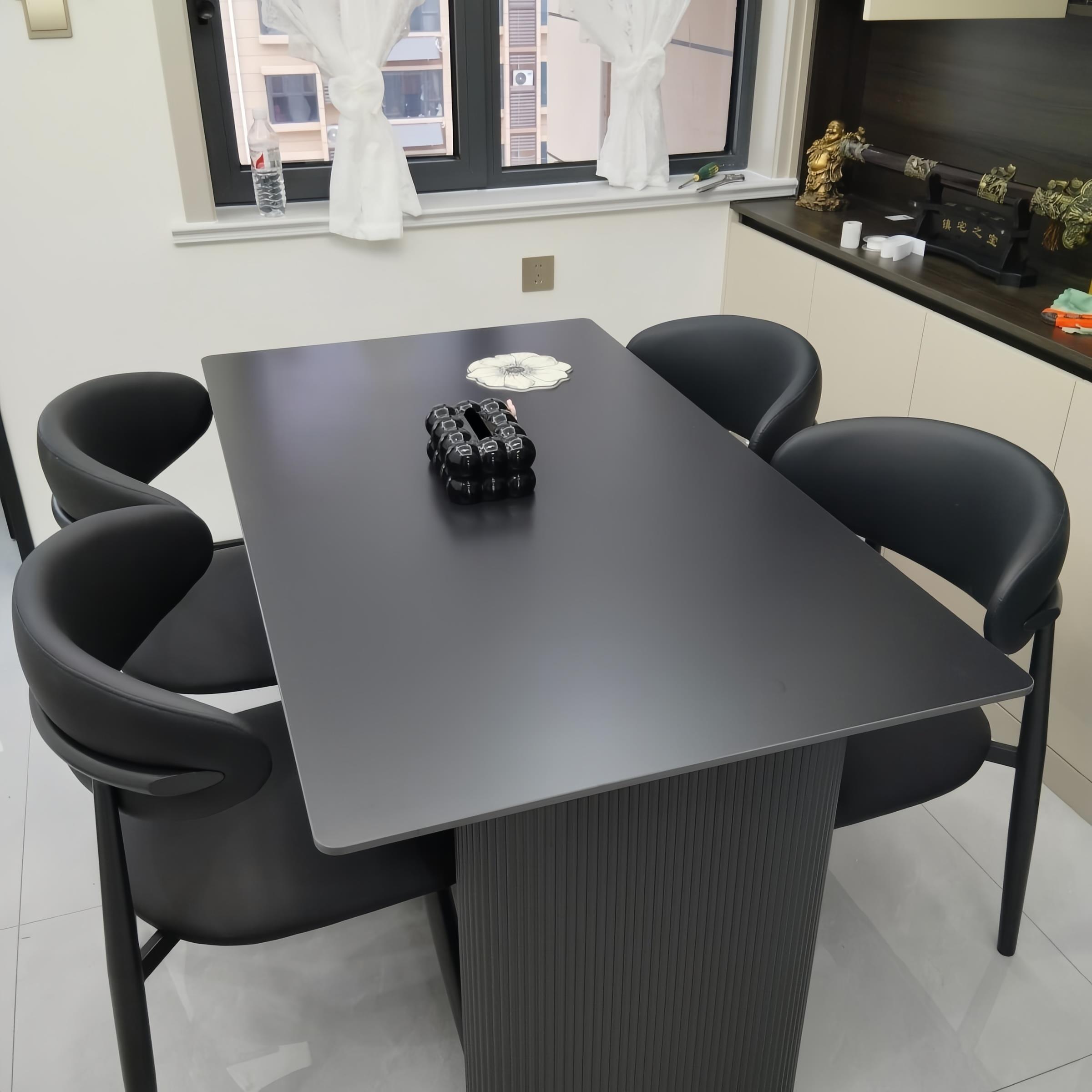 高档纯黑岩板餐桌白色家用餐椅组合高级小户型意式长方形饭桌民宿