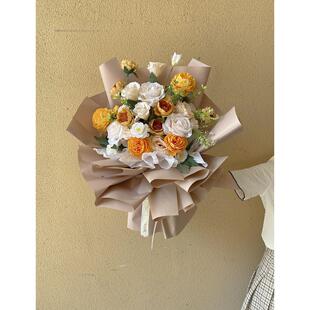 玫瑰提车彷真花束装饰手捧花拍照摆设道具毕业颁奖献花交车开 业