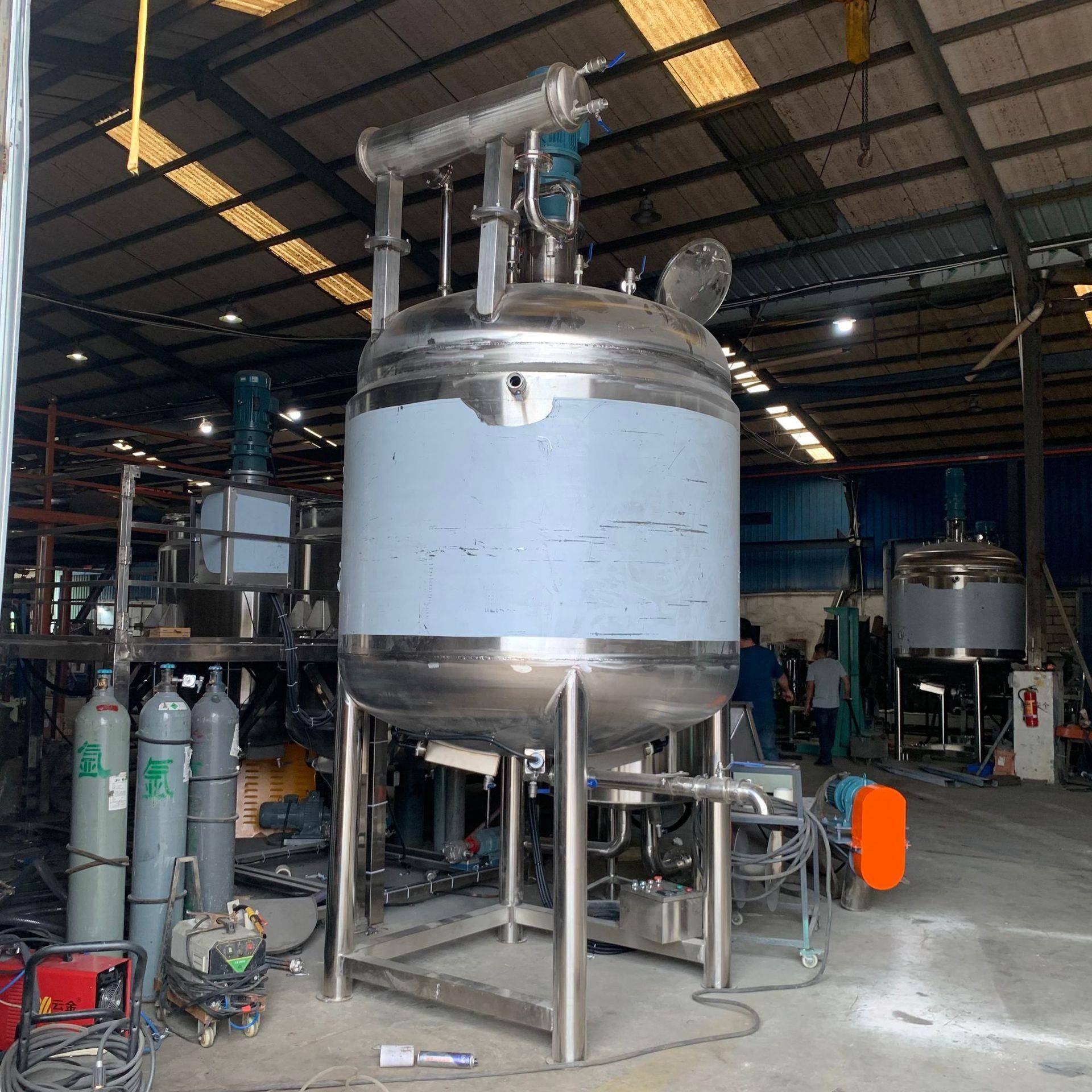 厂家直供精华面霜乳液体搅拌罐盘管冷却加热溶解防爆不锈钢反应釜