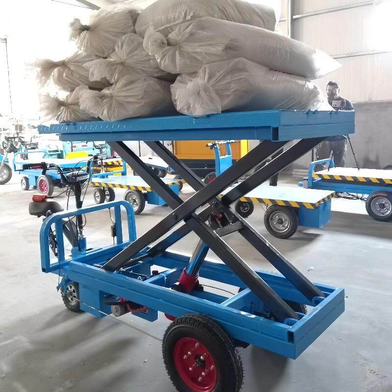 大棚蔬菜中转电动运输车市场拉货平板车48V升降搬运车