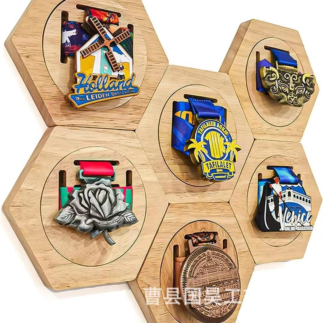 木质蜂巢组合奖牌展示架创意六边形金牌壁挂式收纳架实木奖牌挂架