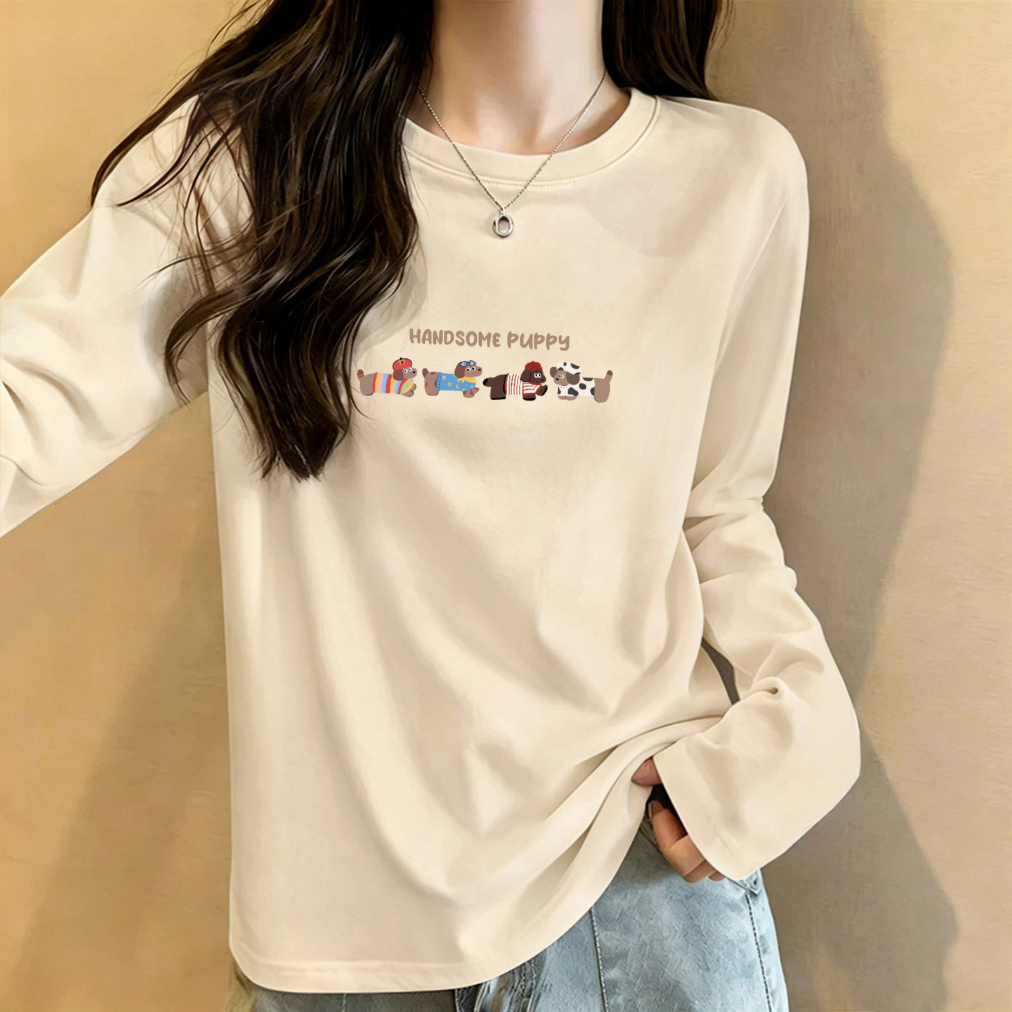 2026新款设计感印花奶油色长袖圆领T恤女韩版舒适打底衫棉质上衣