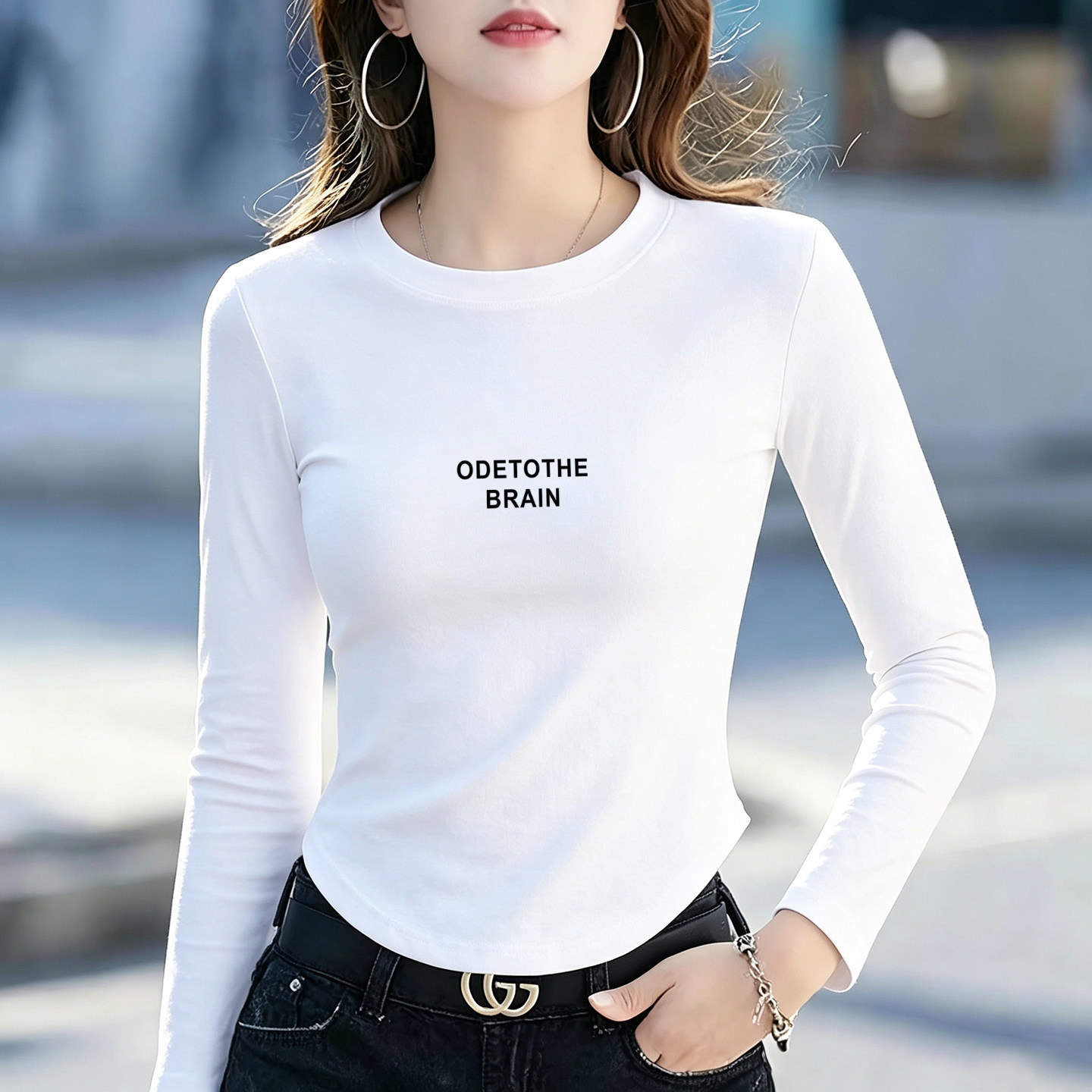 白色圆领长袖T恤女2026春季新款辣妹修身显瘦弧形下摆打底上衣