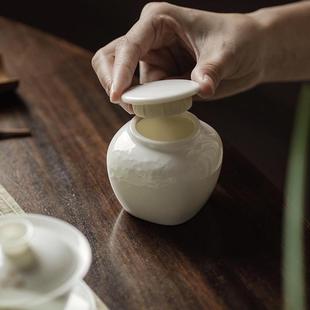 密封迷你复古茶仓便携小号储茶罐 羊脂玉瓷浮雕梅花茶叶罐陶瓷中式