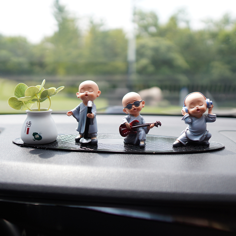 汽车载摆件创意乐队小和尚个性汽车装饰中控台饰品W车上车内用品