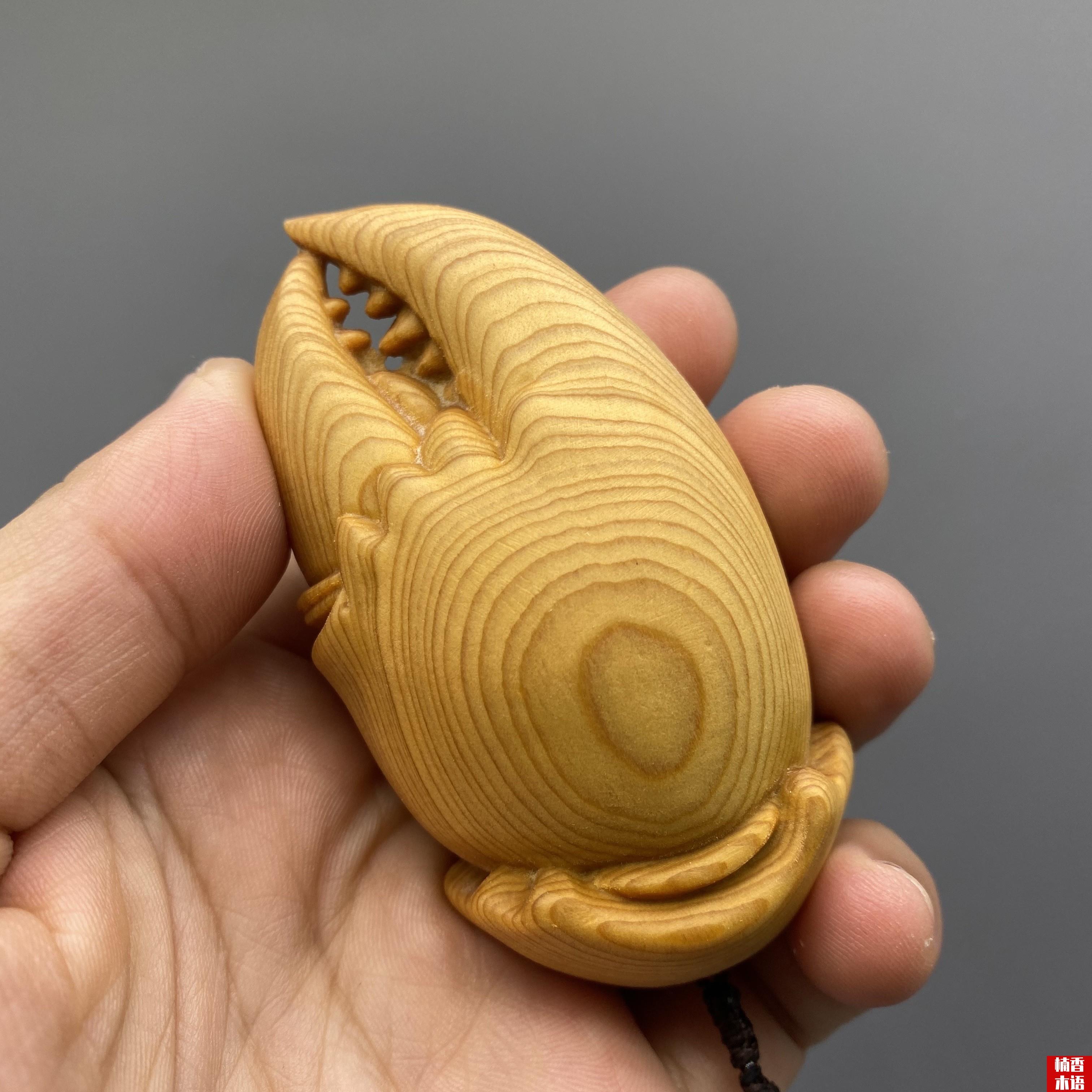 崖柏木雕刻螃蟹钳子实木动物手把件手里有钱随身盘玩吊坠八方来财