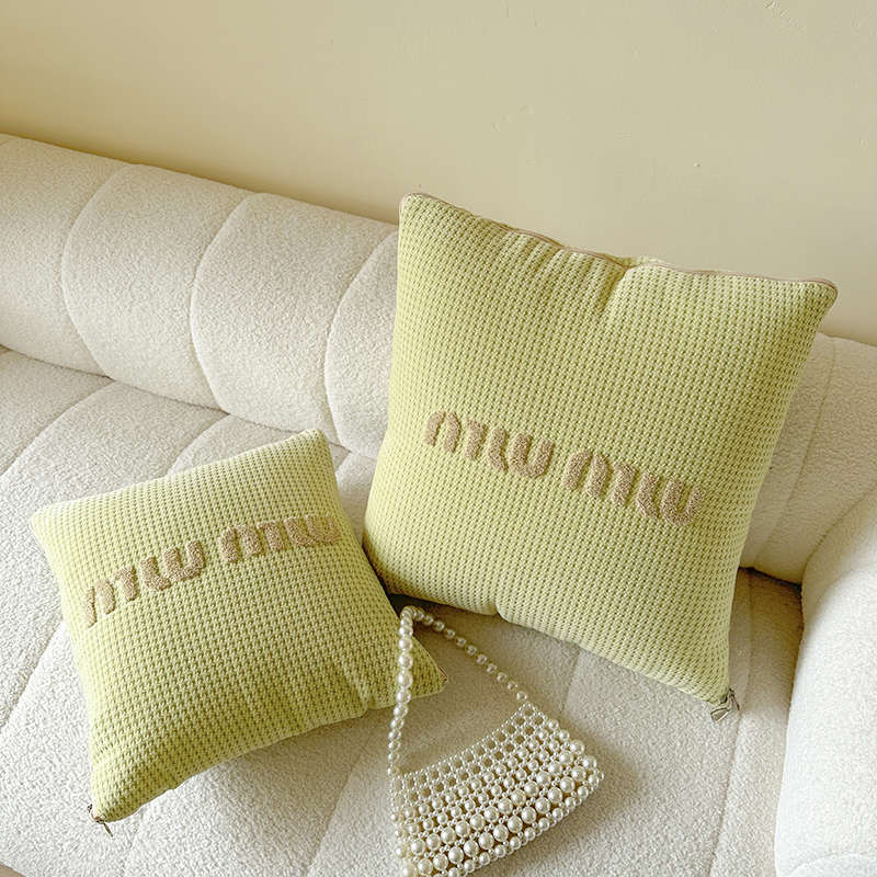 2025新款微甜刺绣抱枕被两用沙发靠枕办公室靠垫午睡汽车客厅床上