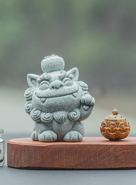 国潮小狮子招财平安汽车摆件创意车载中控台香薰饰品客厅桌面摆设