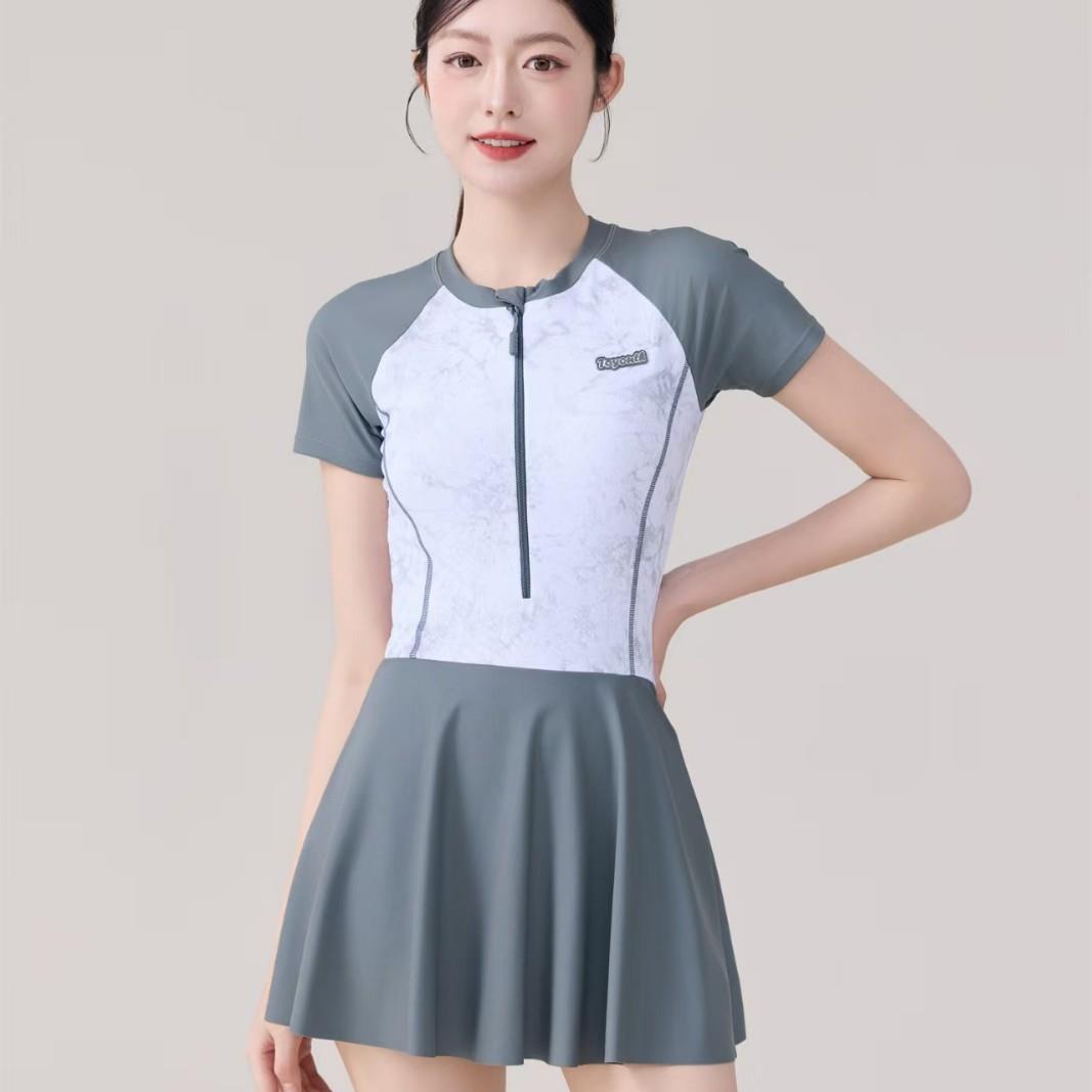 2025新款新款泳衣女新款保守遮肉显瘦微胖女孩温泉泳衣海边度假连