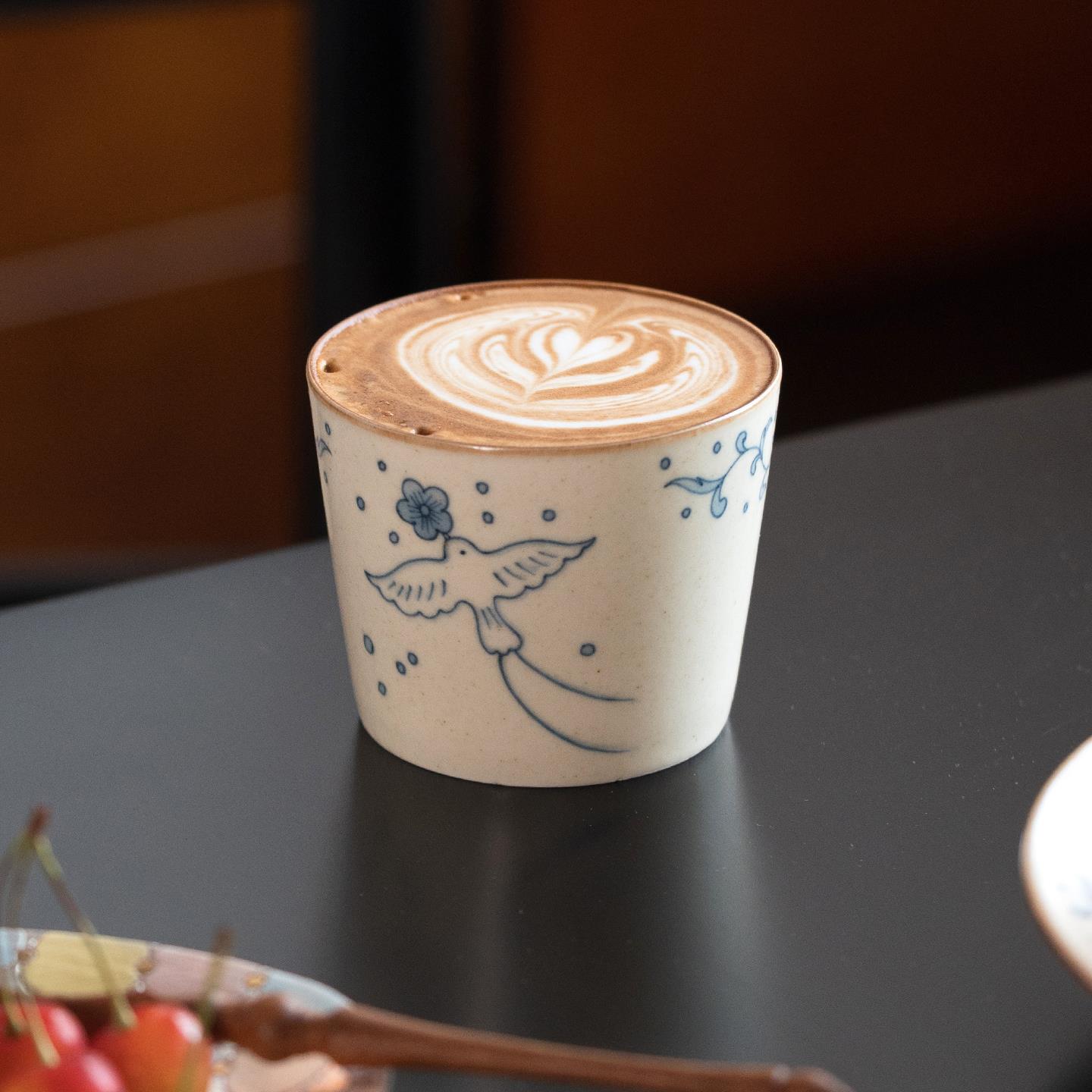 旷野集 青花猪口杯景德镇手绘陶瓷手握杯燕子咖啡杯拉花精致礼物