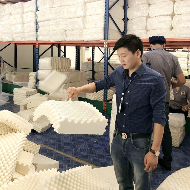 泰国本土品牌原装进口乳胶枕头天然橡胶护颈椎帮助睡眠按摩枕枕芯