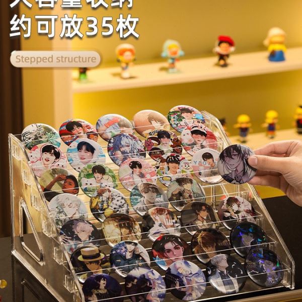 吧唧展示架收纳盒谷子徽章色纸周边置物架亚克力桌面立牌75mm摆件