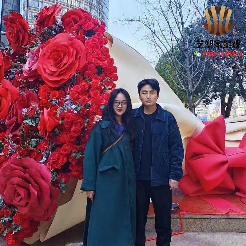 网红花束彷真绿雕定制大型户外广场公园动物稻草工艺植物造型摆件