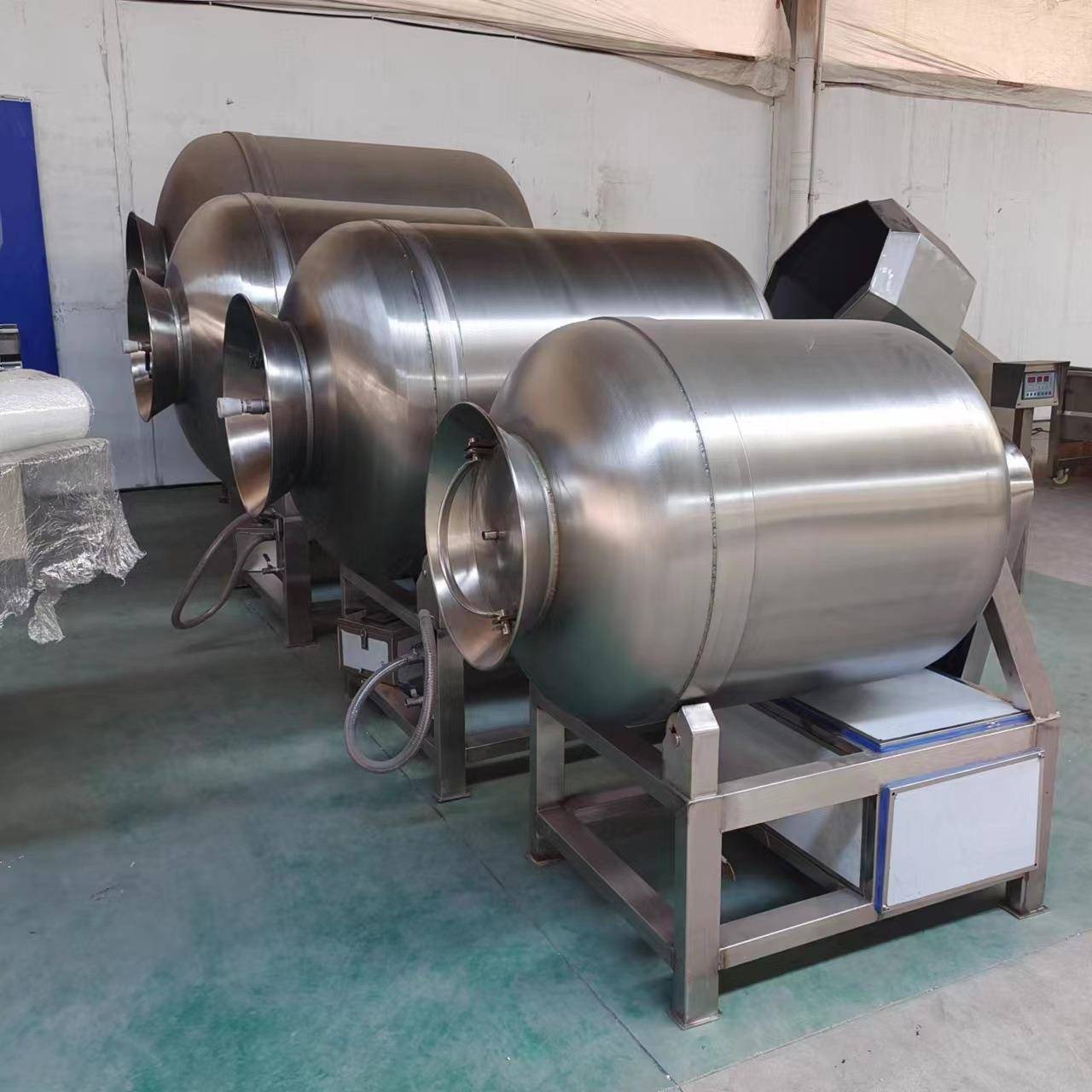 全自动大型食品类液压上料机滚揉机配套移动式液压提升上料设备